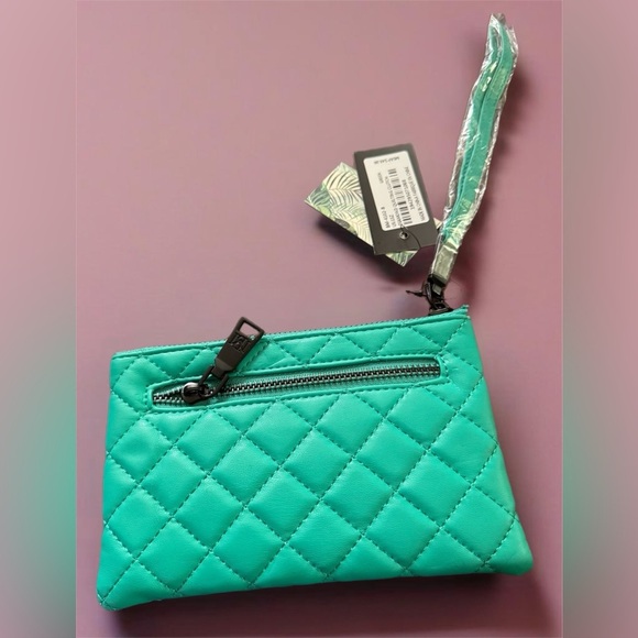 BADGLEY MISCHKA Vegan Leather Diamond Quilt Clutch/Wristlet Green New W Tags - Picture 2 of 6